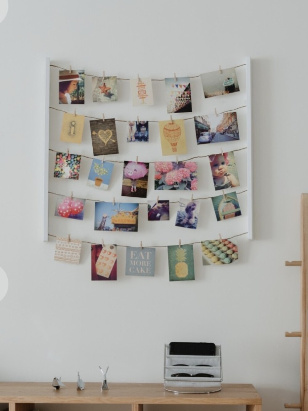 Umbra White Multi-Photo Frame Display - Picture 3 of 3